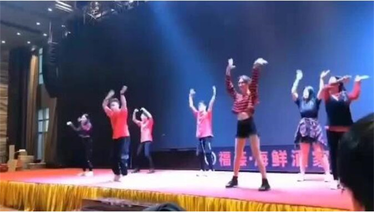 (激情四射的開(kāi)場(chǎng)舞)