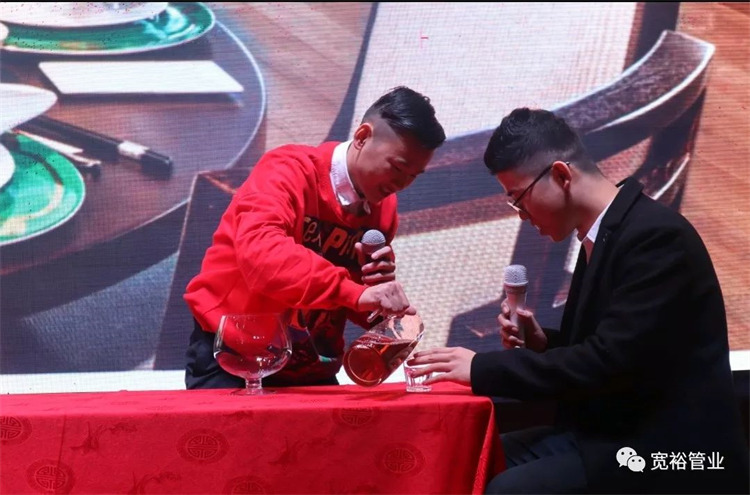 小品——《工作使我快樂(lè)》