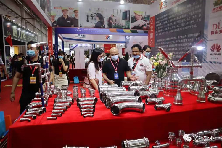 齊全的展會(huì)樣品，專(zhuān)業(yè)產(chǎn)品講解，得到了國(guó)內(nèi)外客戶(hù)的一致贊譽(yù)