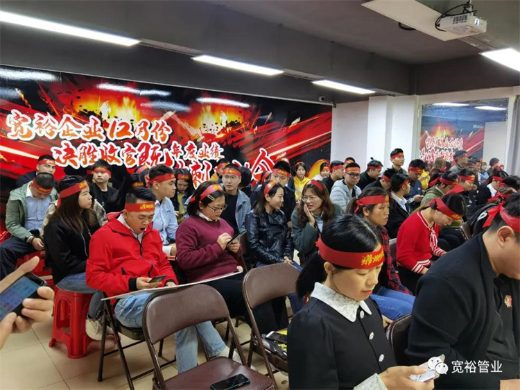 ▲朝氣蓬勃的團(tuán)隊(duì)，頭戴“為夢(mèng)想而戰(zhàn)”！